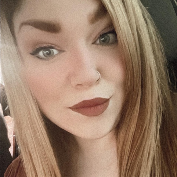 Meet Your Posher! - Picture 1 of 2